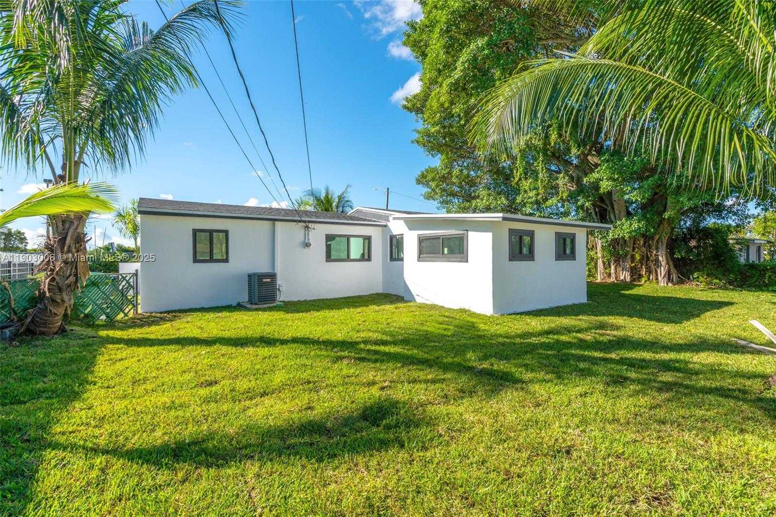 Small Image of 1021 NORTH WEST 195TH ST, Miami Gardens Number 25