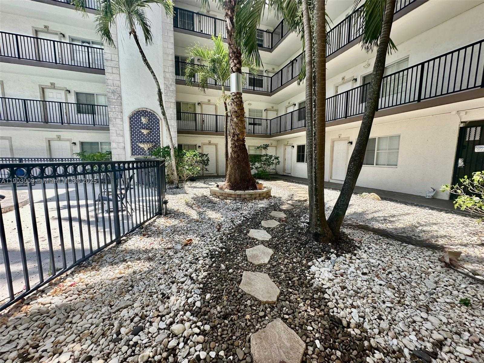 Small Image of 924 SOUTH EAST 2ND ST #9, Fort Lauderdale Number 2