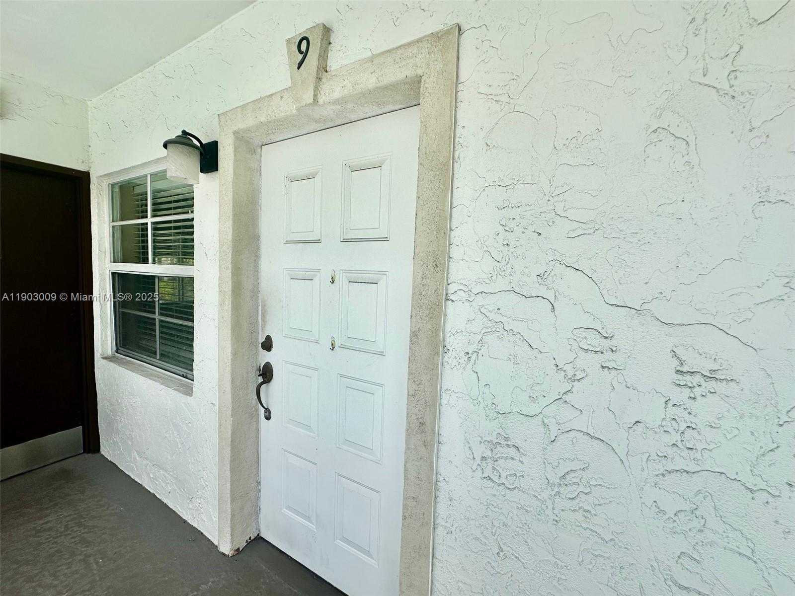 Small Image of 924 SOUTH EAST 2ND ST #9, Fort Lauderdale Number 3