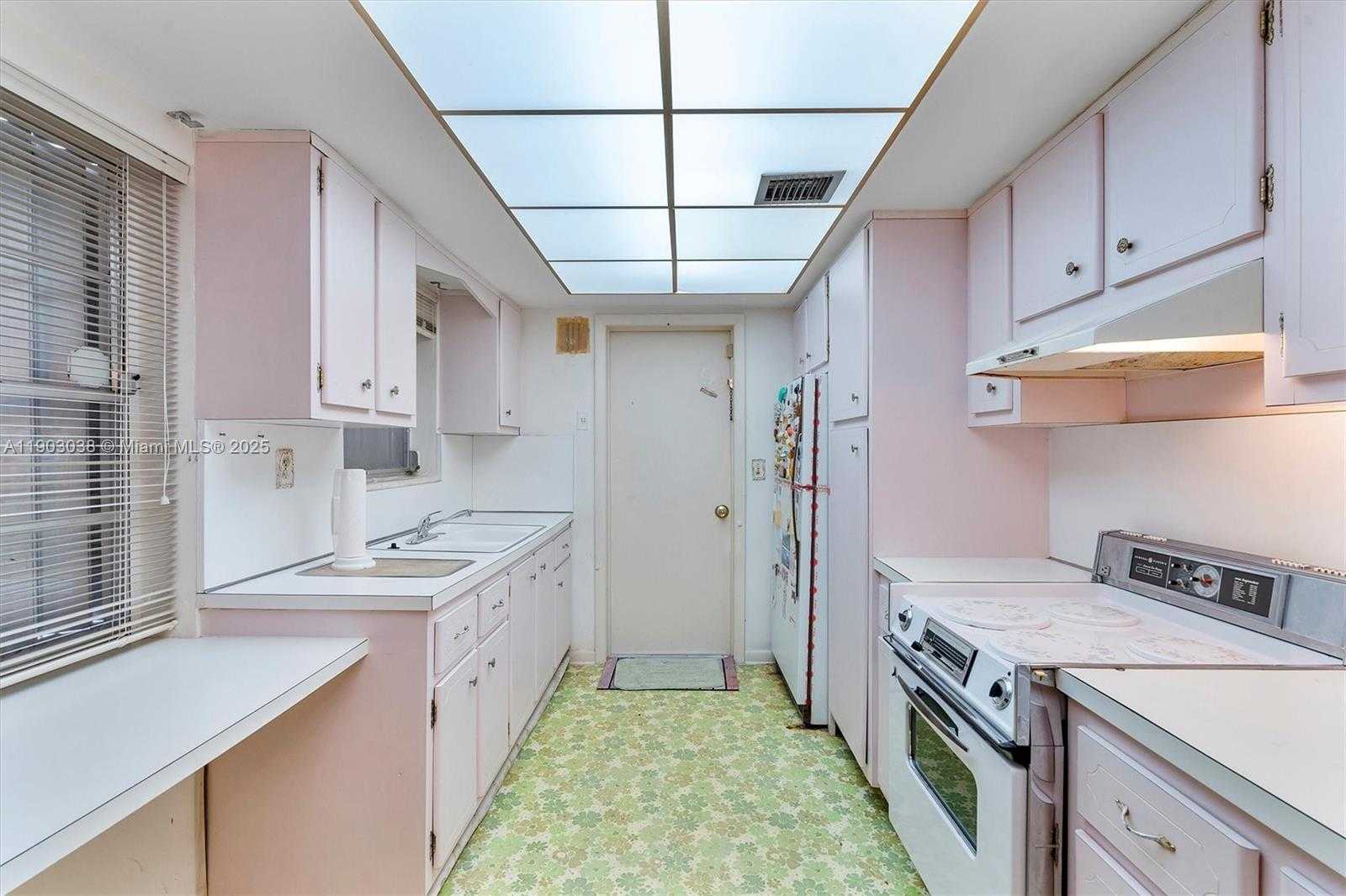 Small Image of 7792 WEST 14TH CT, Hialeah Number 11