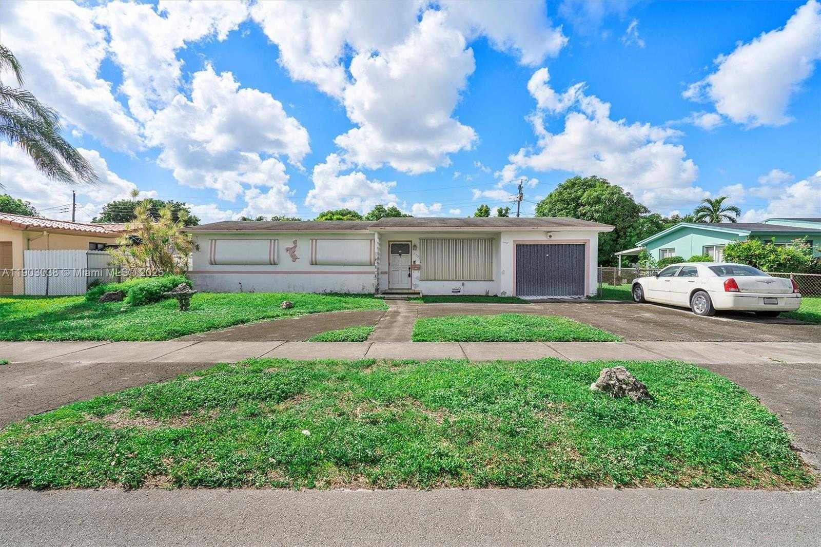 Small Image of 7792 WEST 14TH CT, Hialeah Number 2