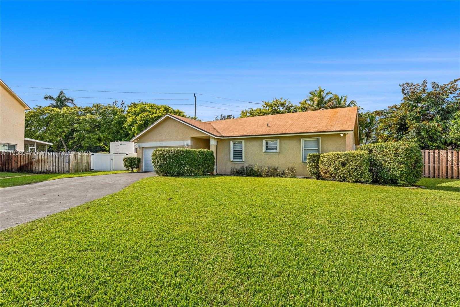 Small Image of 5743 SOUTH WEST 57TH WAY, Davie Number 3