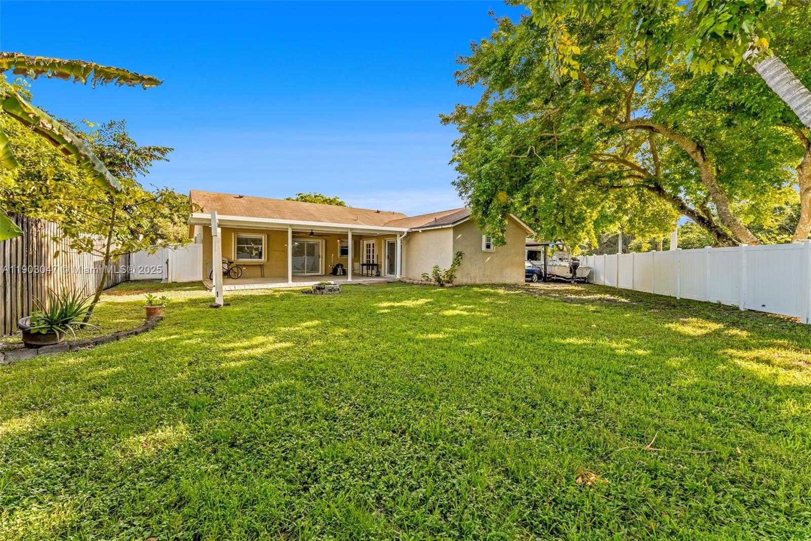 Small Image of 5743 SOUTH WEST 57TH WAY, Davie Number 31