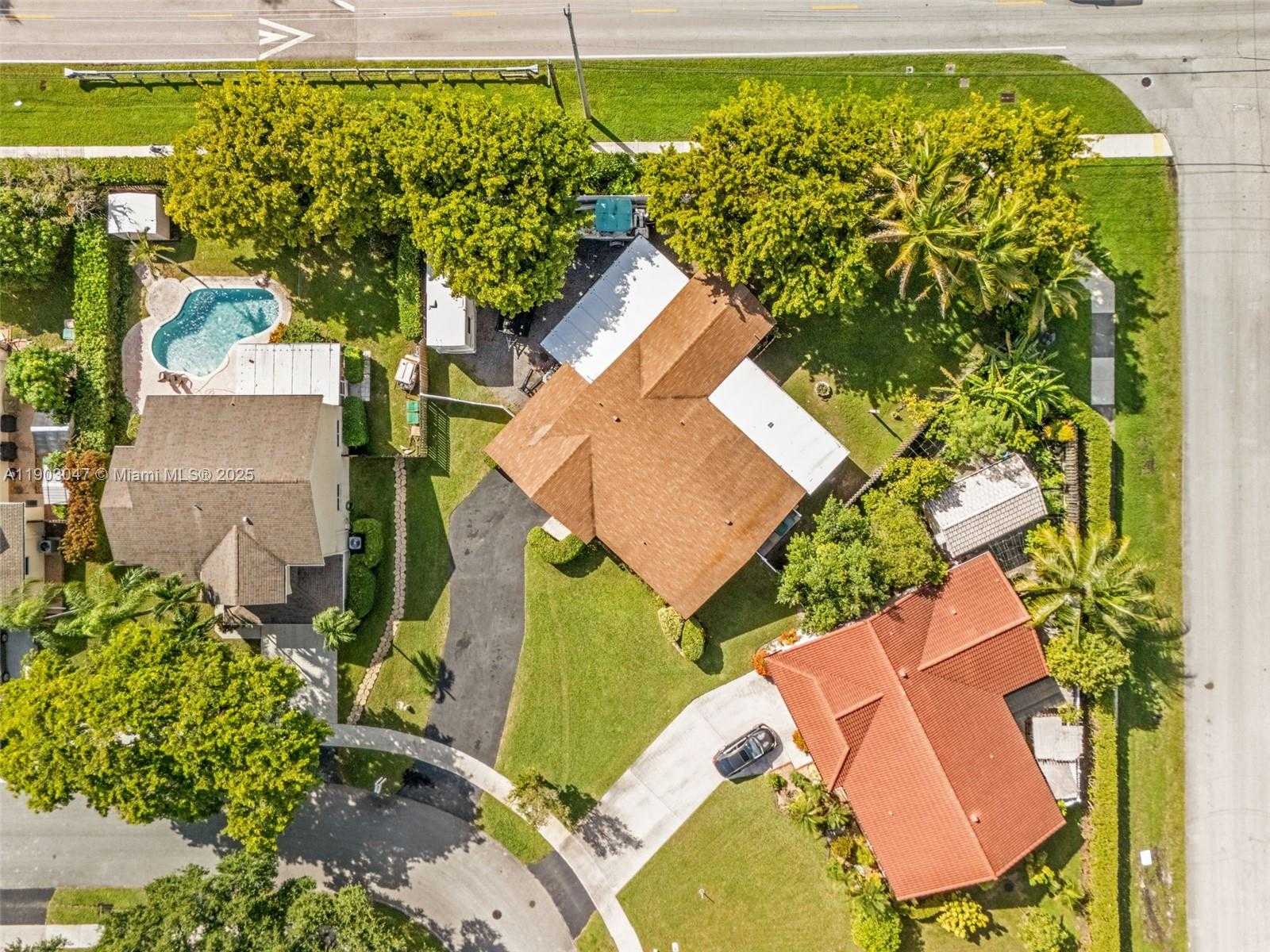 Small Image of 5743 SOUTH WEST 57TH WAY, Davie Number 4