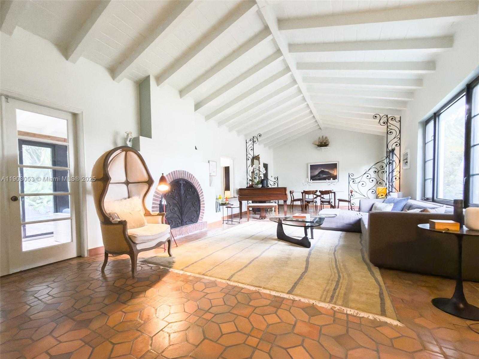 Small Image of 658 NORTH EAST 73RD ST, Miami Number 10