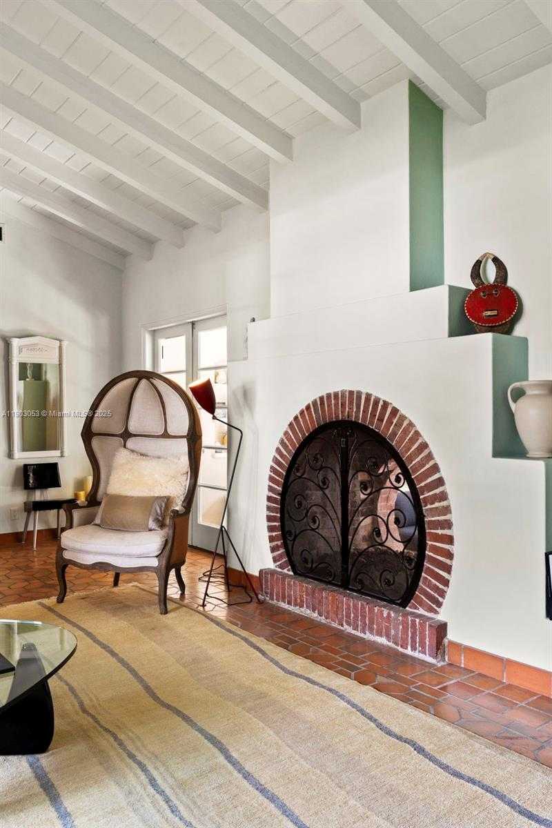 Small Image of 658 NORTH EAST 73RD ST, Miami Number 12