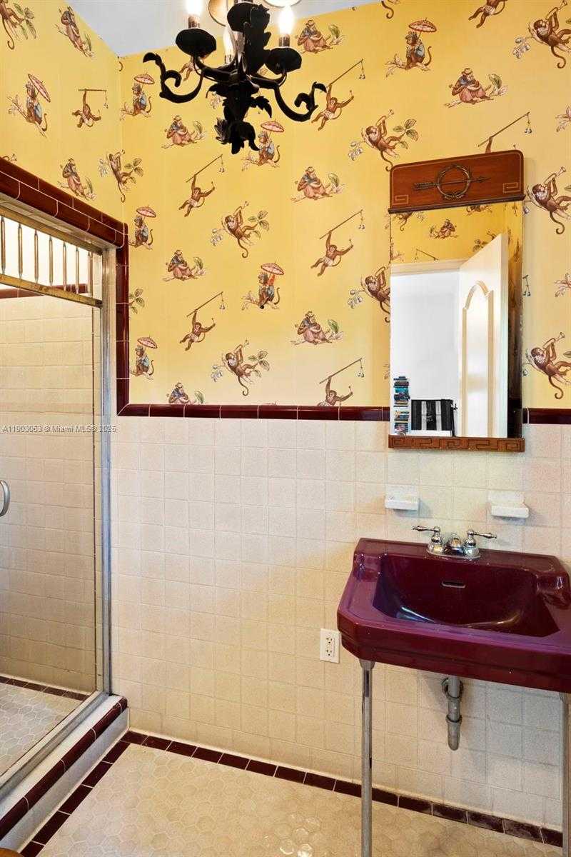 Small Image of 658 NORTH EAST 73RD ST, Miami Number 33