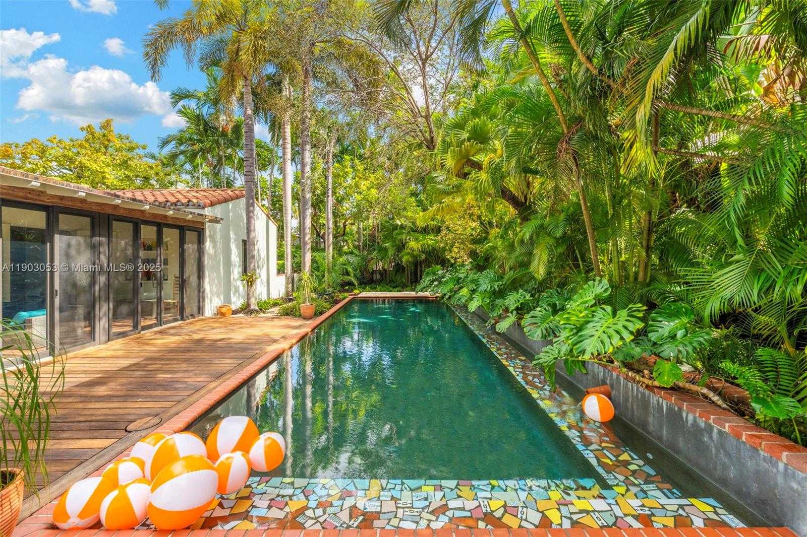 Small Image of 658 NORTH EAST 73RD ST, Miami Number 5