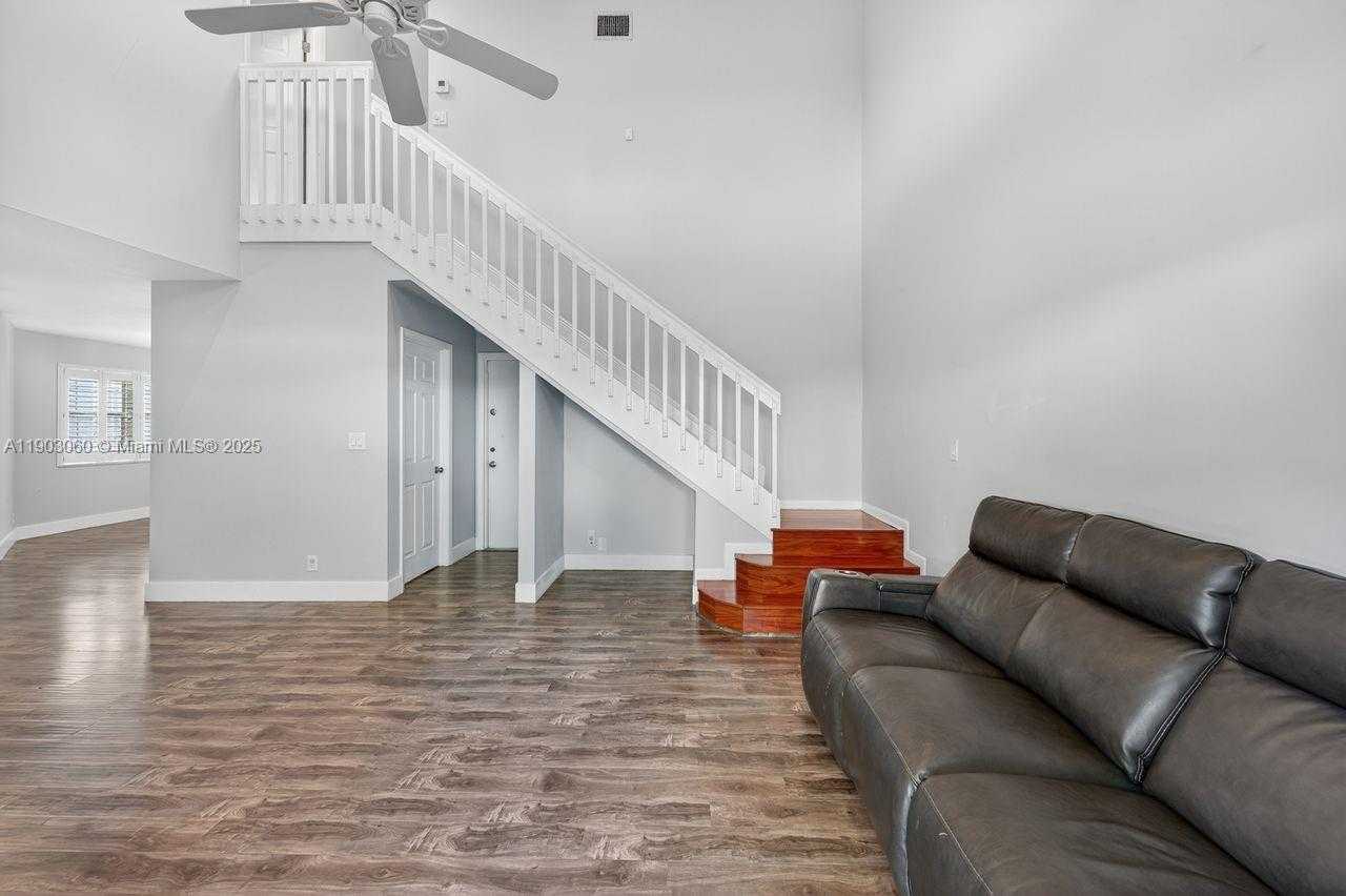 Small Image of 10753 LENOX RD, Cooper City Number 14