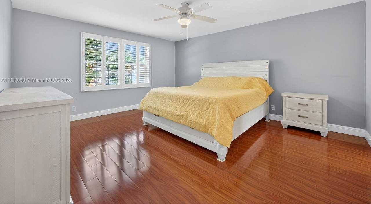 Small Image of 10753 LENOX RD, Cooper City Number 16