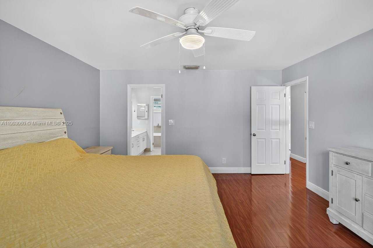 Small Image of 10753 LENOX RD, Cooper City Number 17