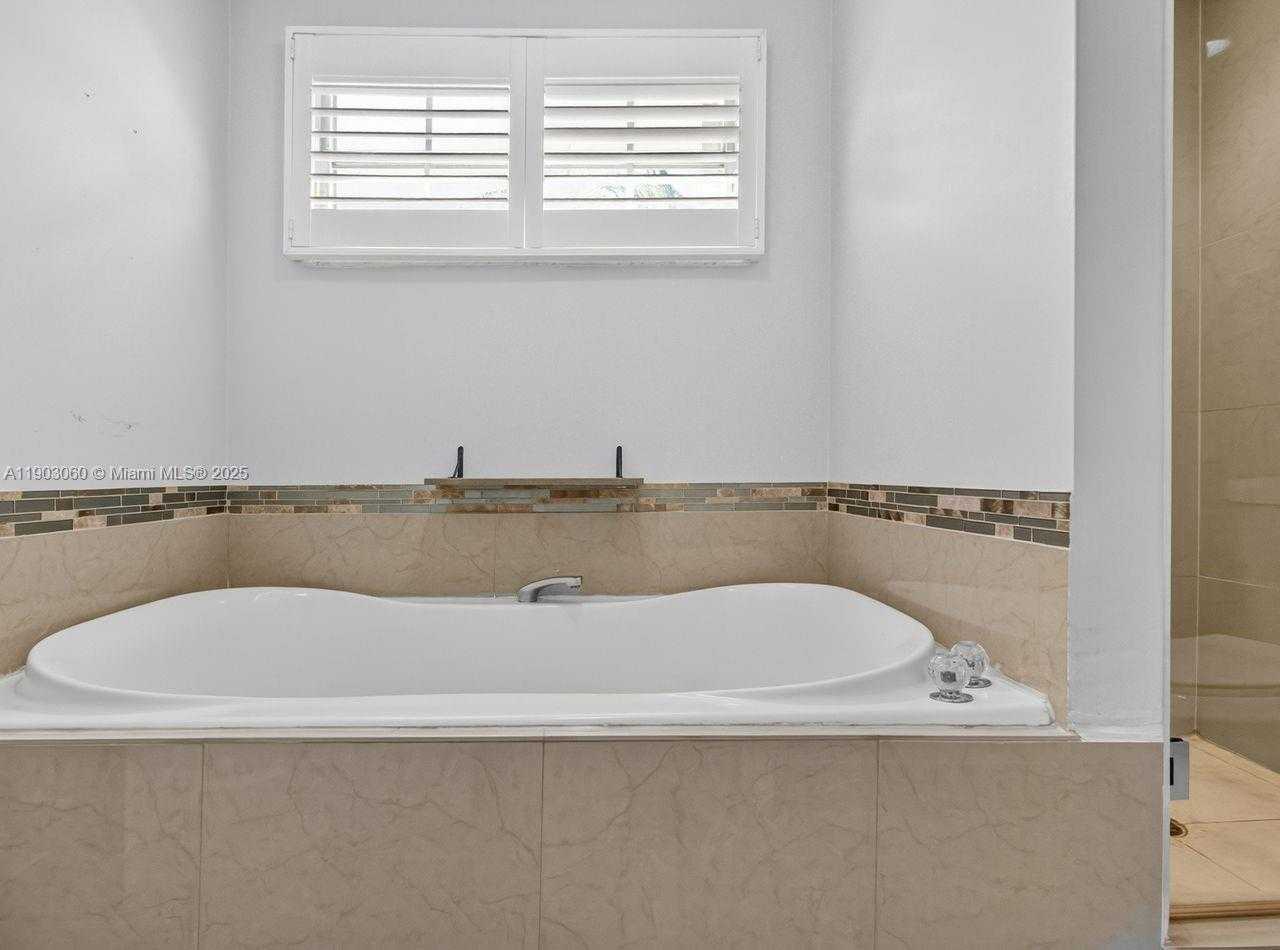 Small Image of 10753 LENOX RD, Cooper City Number 19