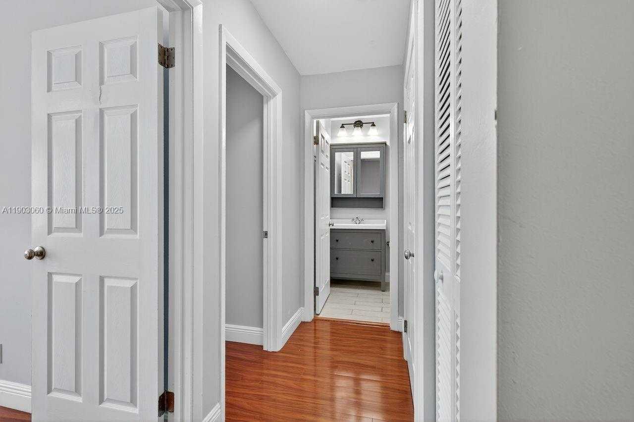 Small Image of 10753 LENOX RD, Cooper City Number 22