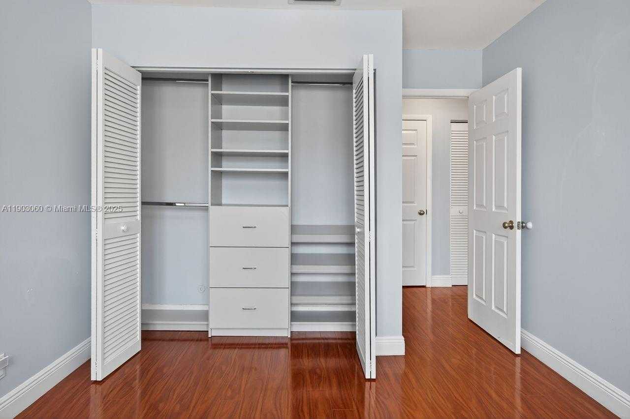 Small Image of 10753 LENOX RD, Cooper City Number 24