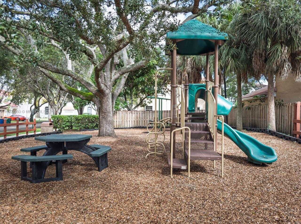 Small Image of 10753 LENOX RD, Cooper City Number 33