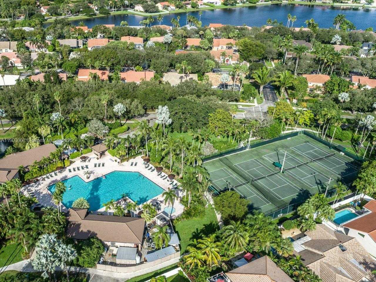 Small Image of 10753 LENOX RD, Cooper City Number 35