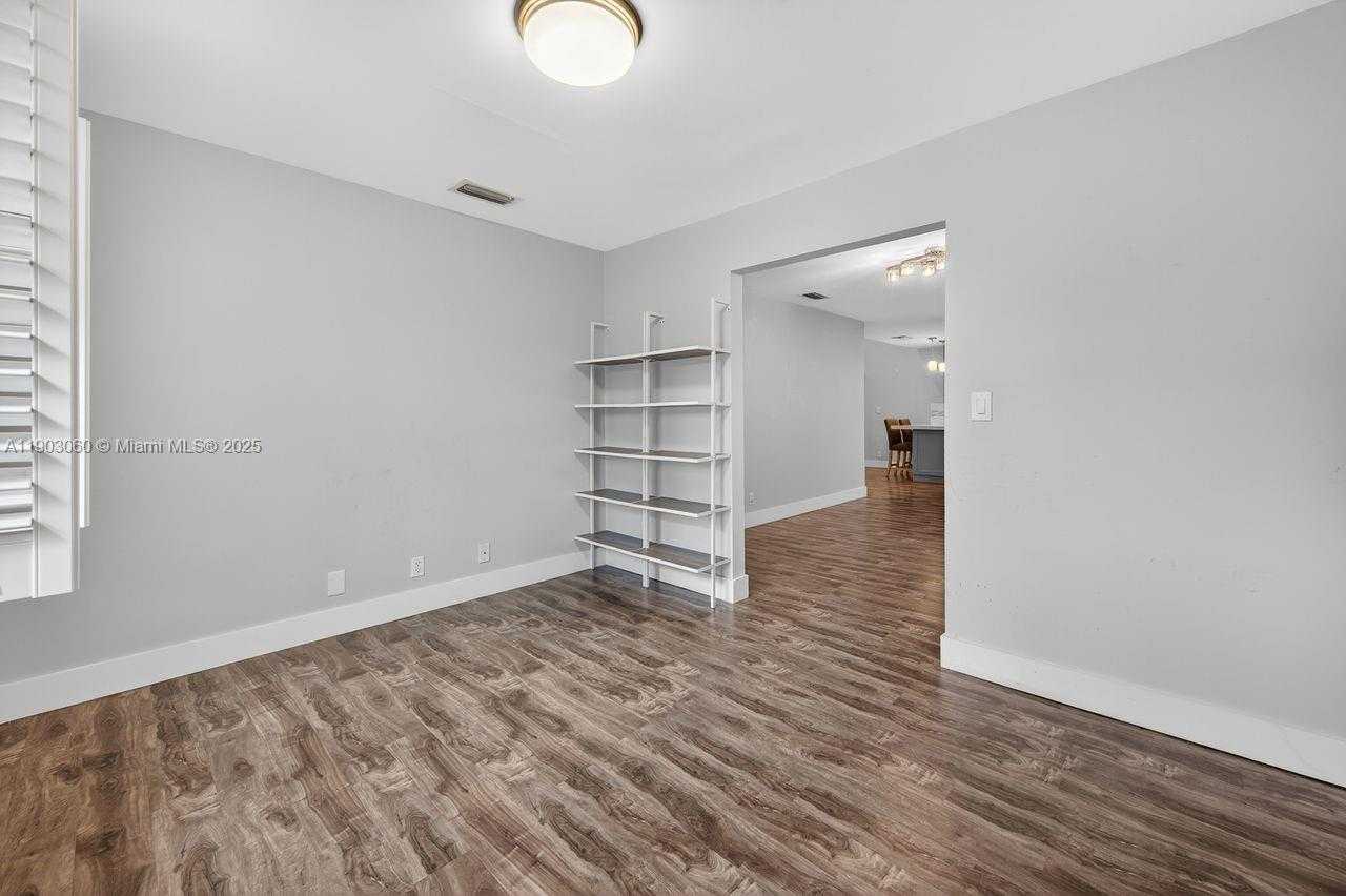 Small Image of 10753 LENOX RD, Cooper City Number 6