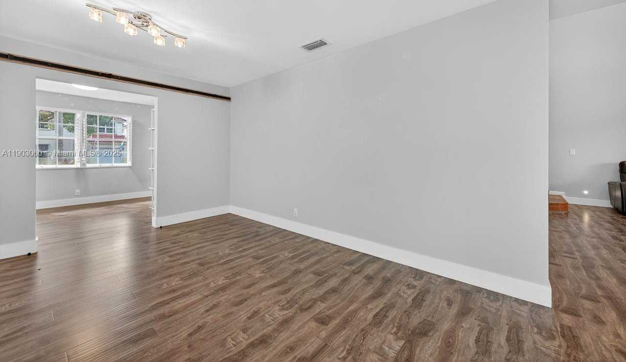 Small Image of 10753 LENOX RD, Cooper City Number 8