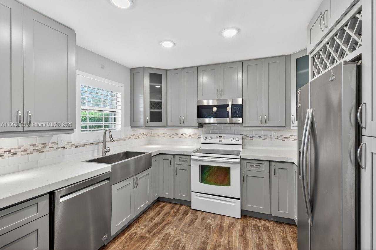 Small Image of 10753 LENOX RD, Cooper City Number 9