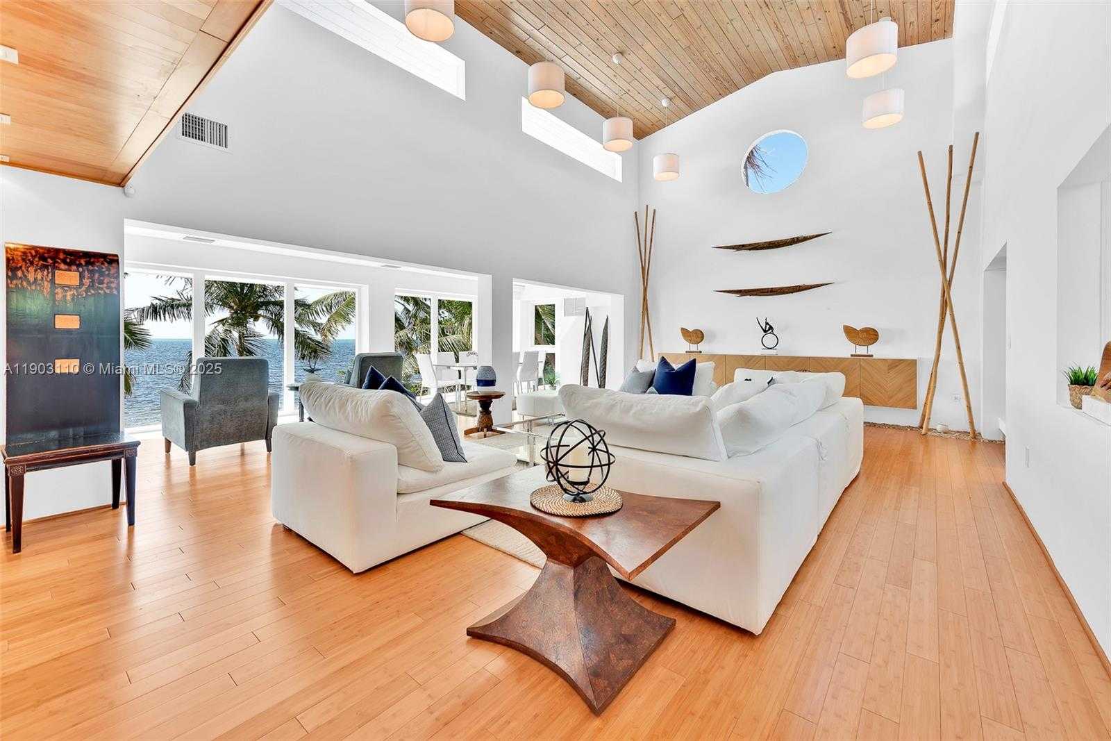 Imagen de Pequeño Objeto