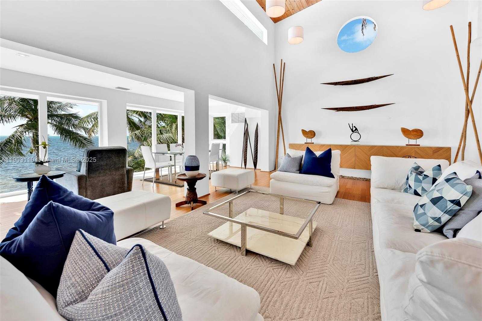 Imagen de Pequeño Objeto