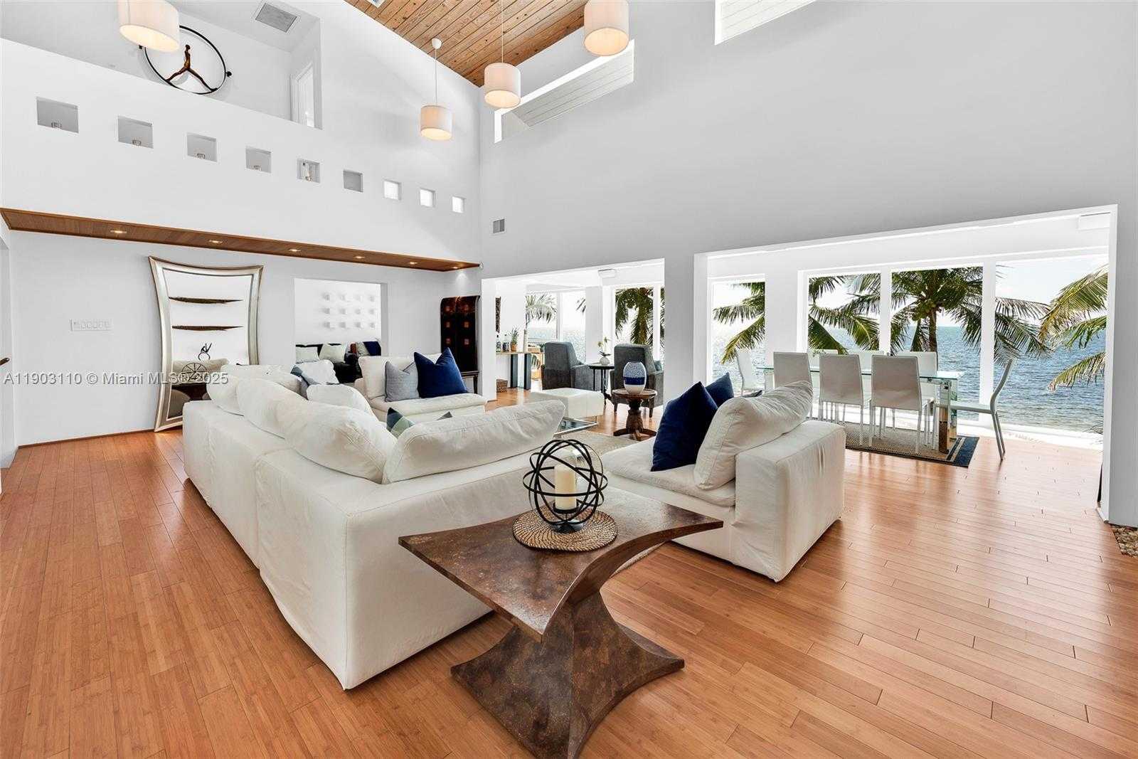 Imagen de Pequeño Objeto