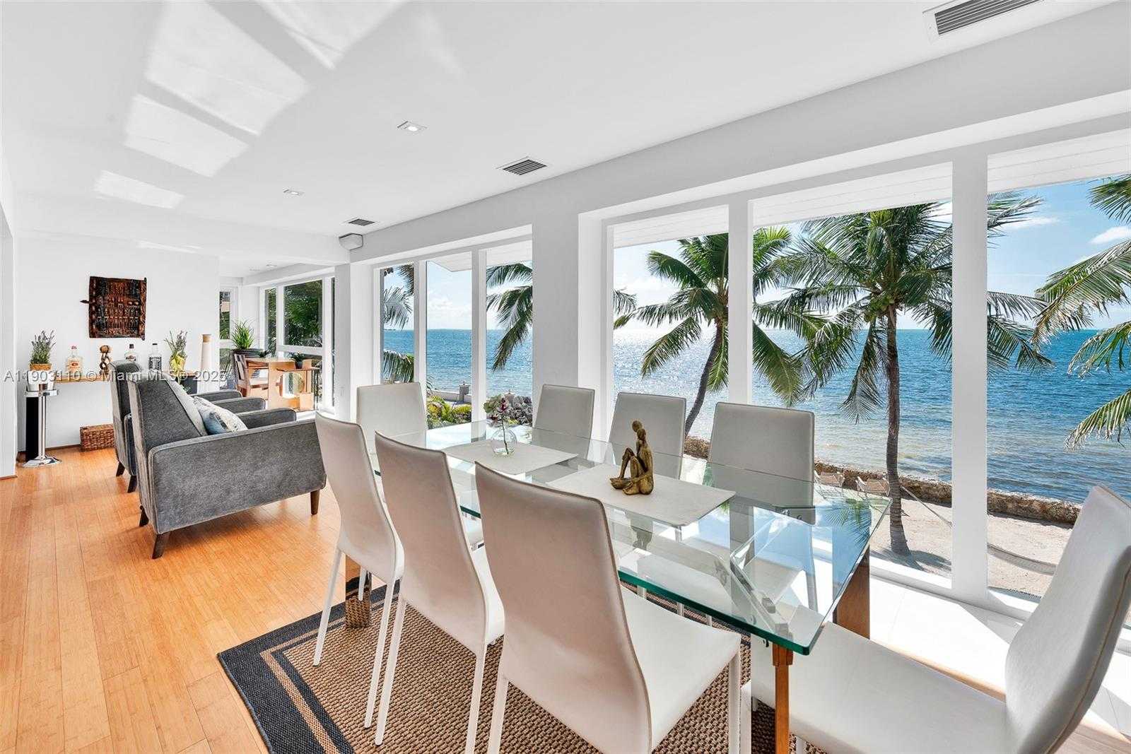 Imagen de Pequeño Objeto