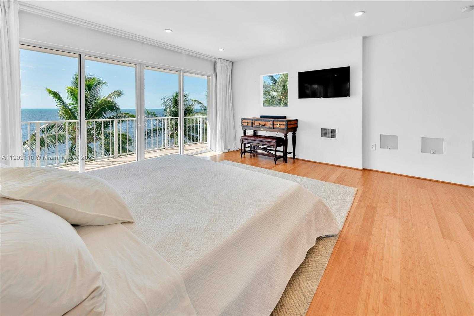 Imagen de Pequeño Objeto