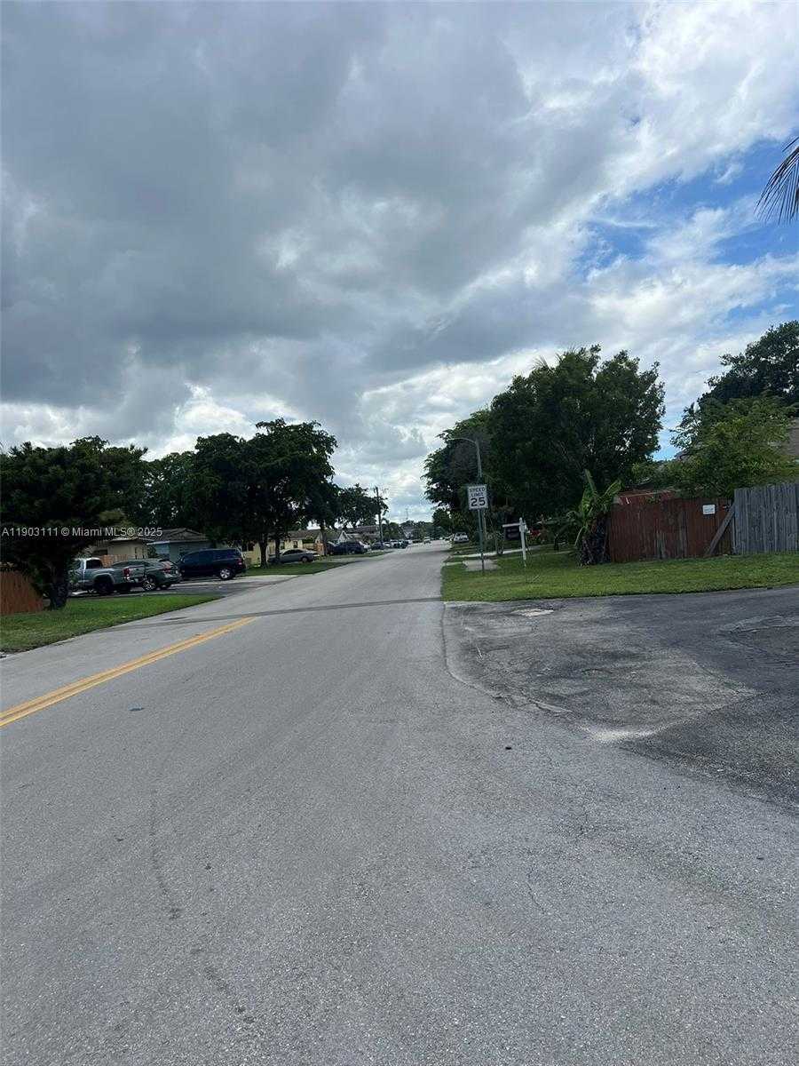 Small Image of 281 NORTH EAST 41ST ST, Oakland Park Number 12