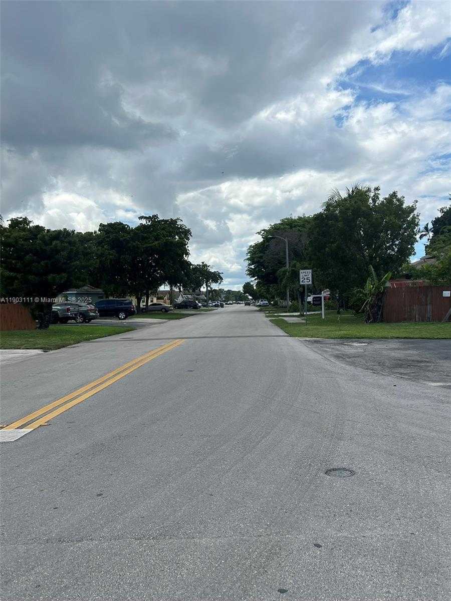 Small Image of 281 NORTH EAST 41ST ST, Oakland Park Number 15