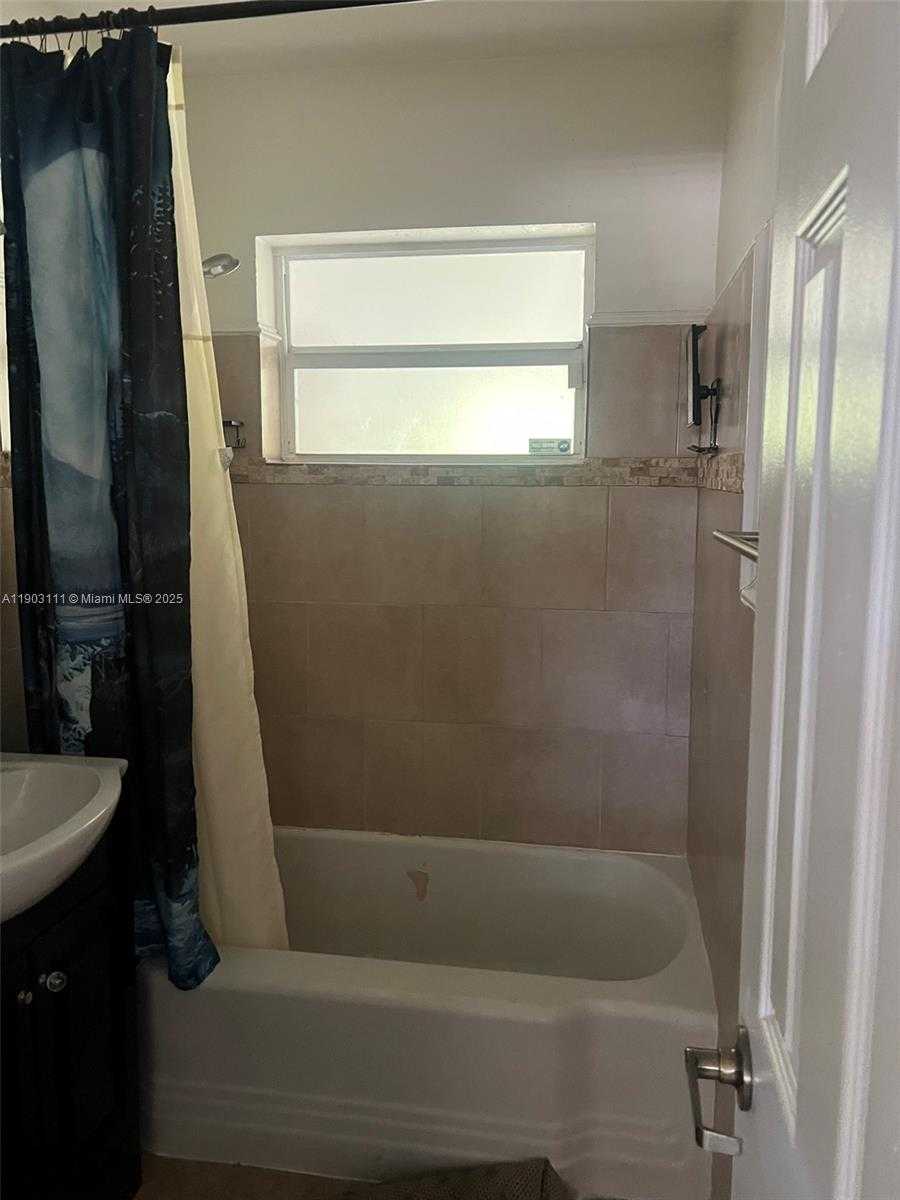 Small Image of 281 NORTH EAST 41ST ST, Oakland Park Number 39