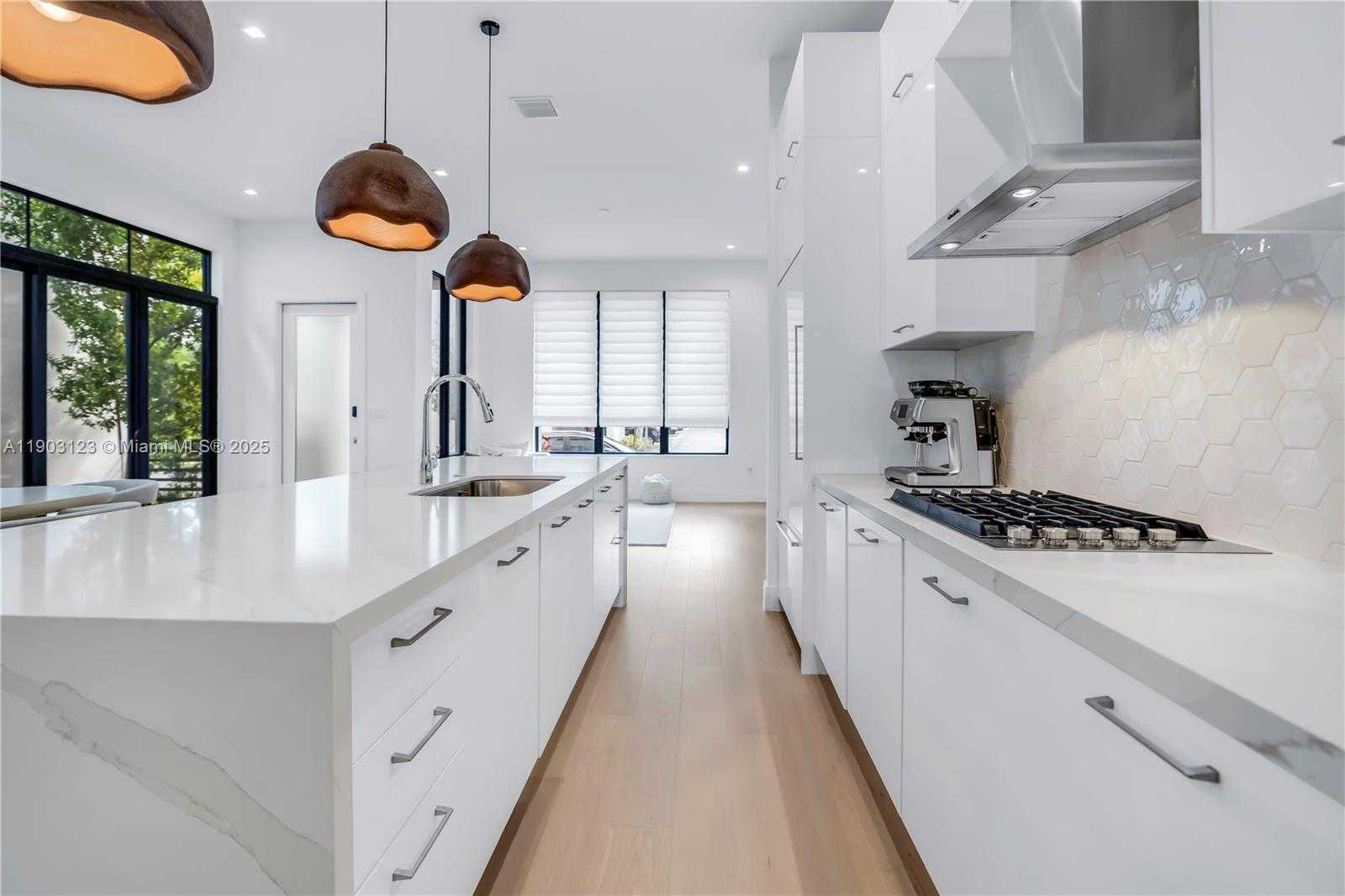 Small Image of 8013 NORTH WEST 42ND ST, Doral Number 10