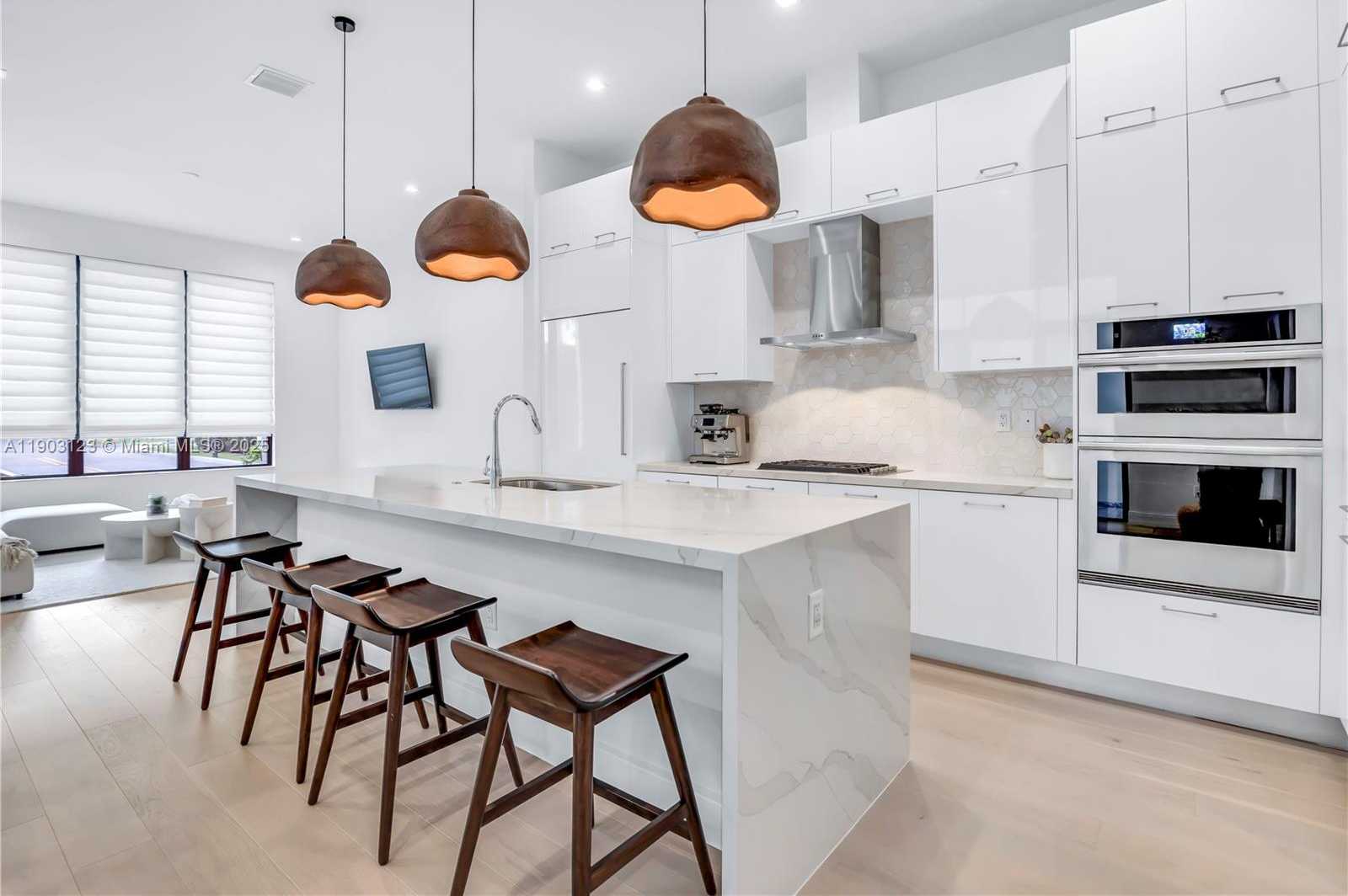 Small Image of 8013 NORTH WEST 42ND ST, Doral Number 11