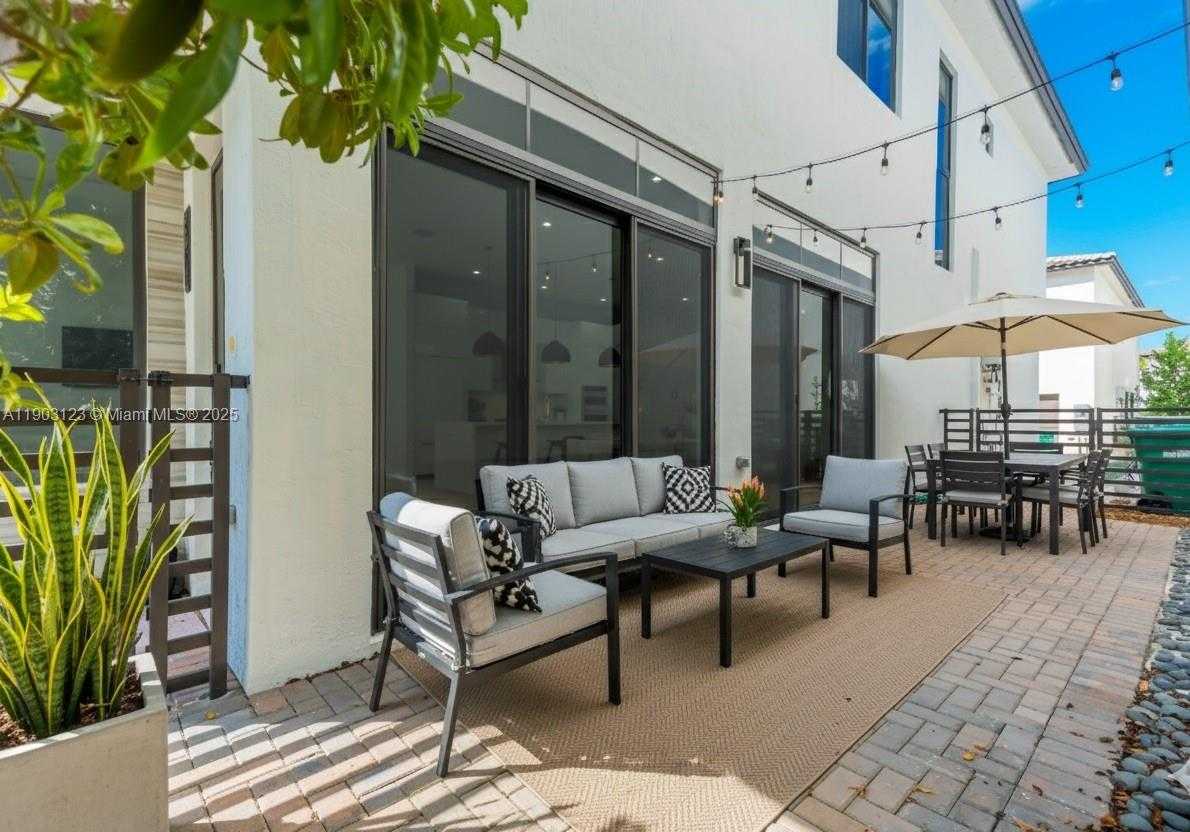 Small Image of 8013 NORTH WEST 42ND ST, Doral Number 2