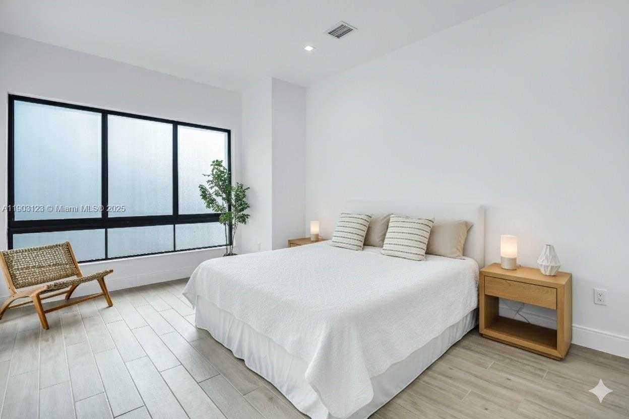 Small Image of 8013 NORTH WEST 42ND ST, Doral Number 20