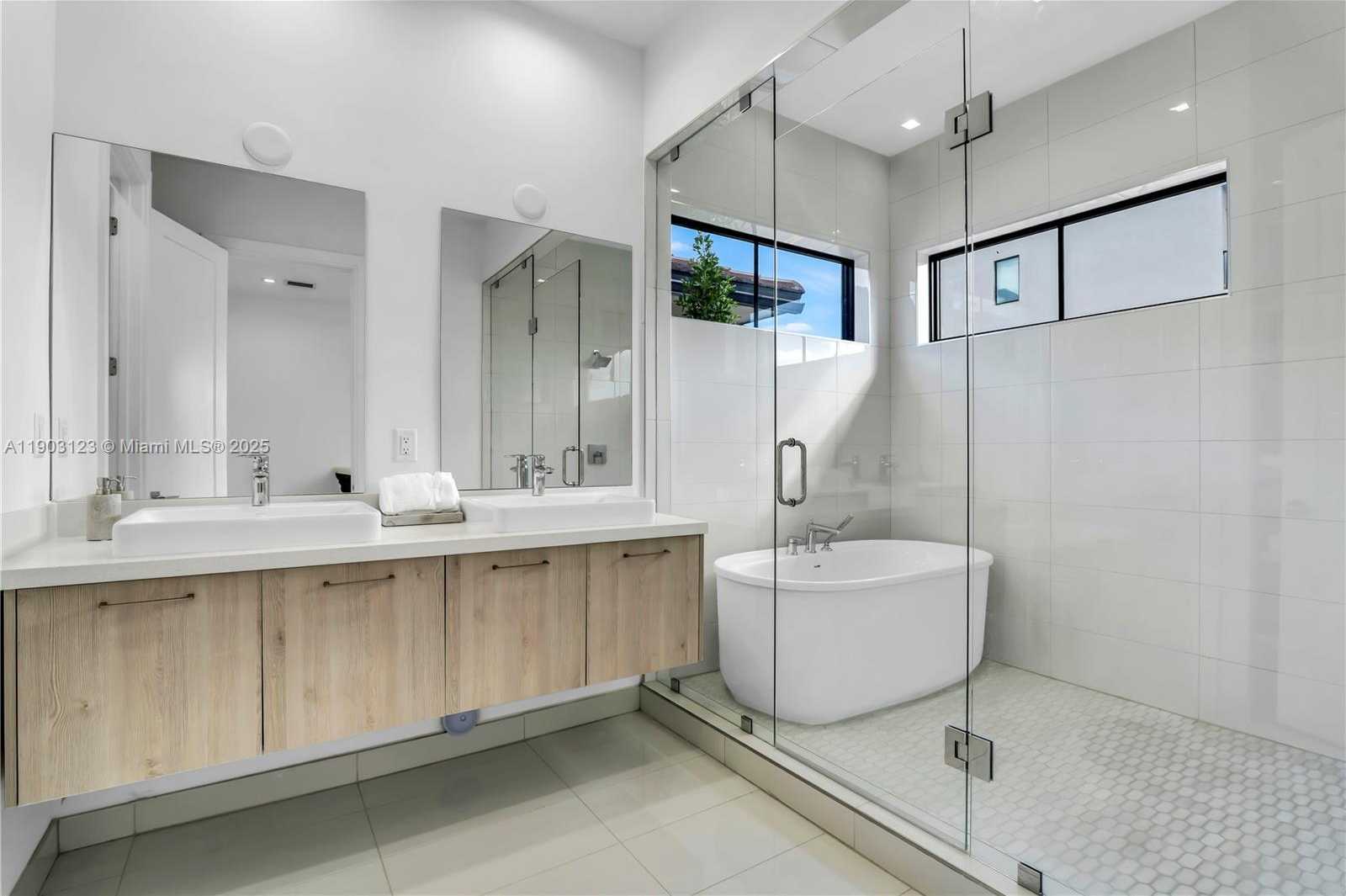 Small Image of 8013 NORTH WEST 42ND ST, Doral Number 22