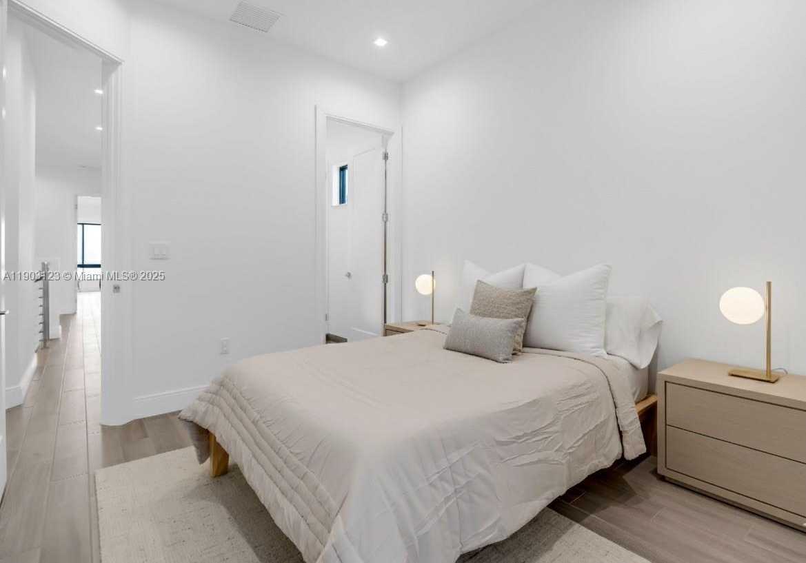 Small Image of 8013 NORTH WEST 42ND ST, Doral Number 24