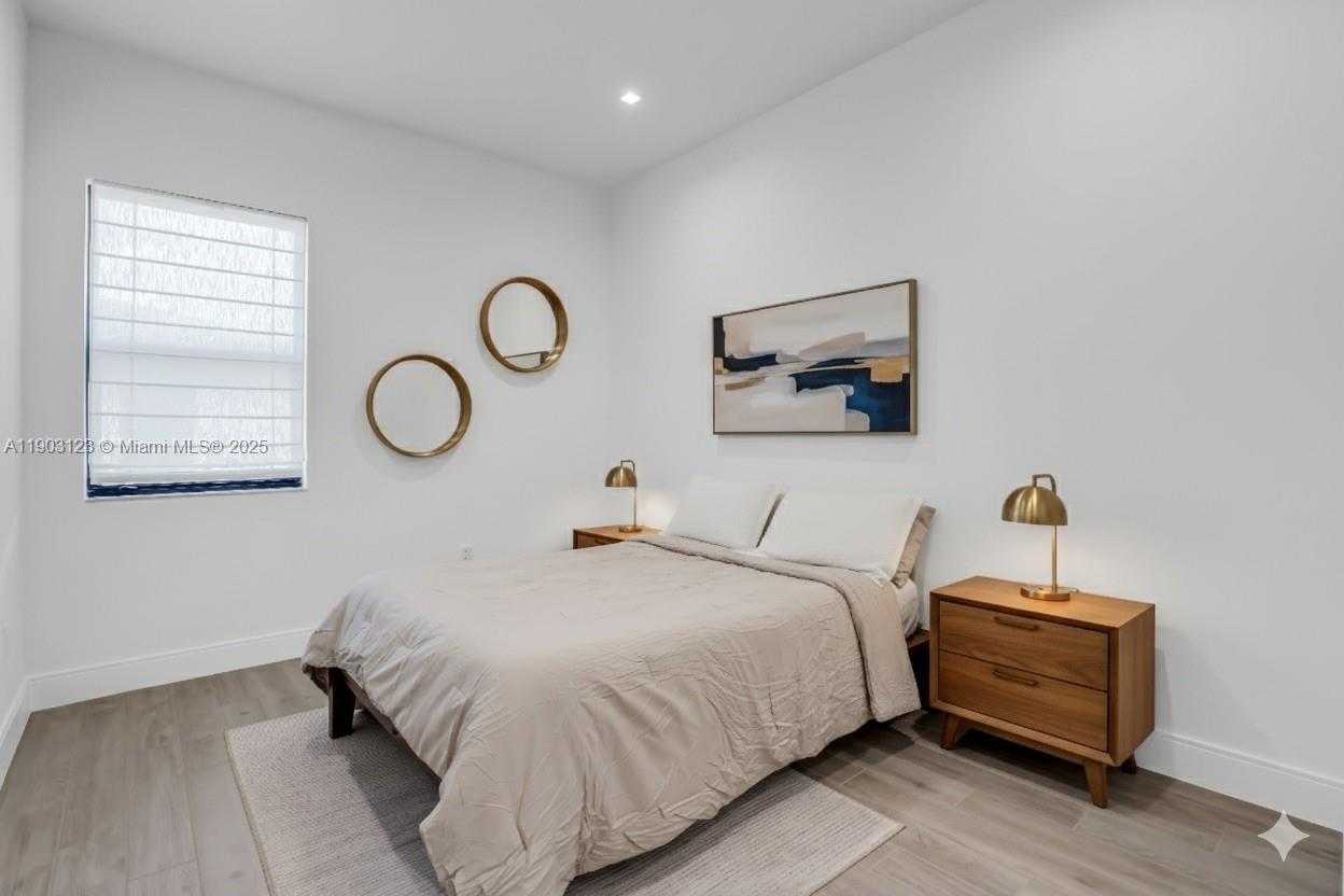 Small Image of 8013 NORTH WEST 42ND ST, Doral Number 25