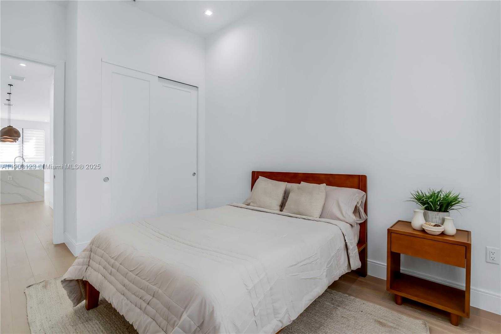 Small Image of 8013 NORTH WEST 42ND ST, Doral Number 26