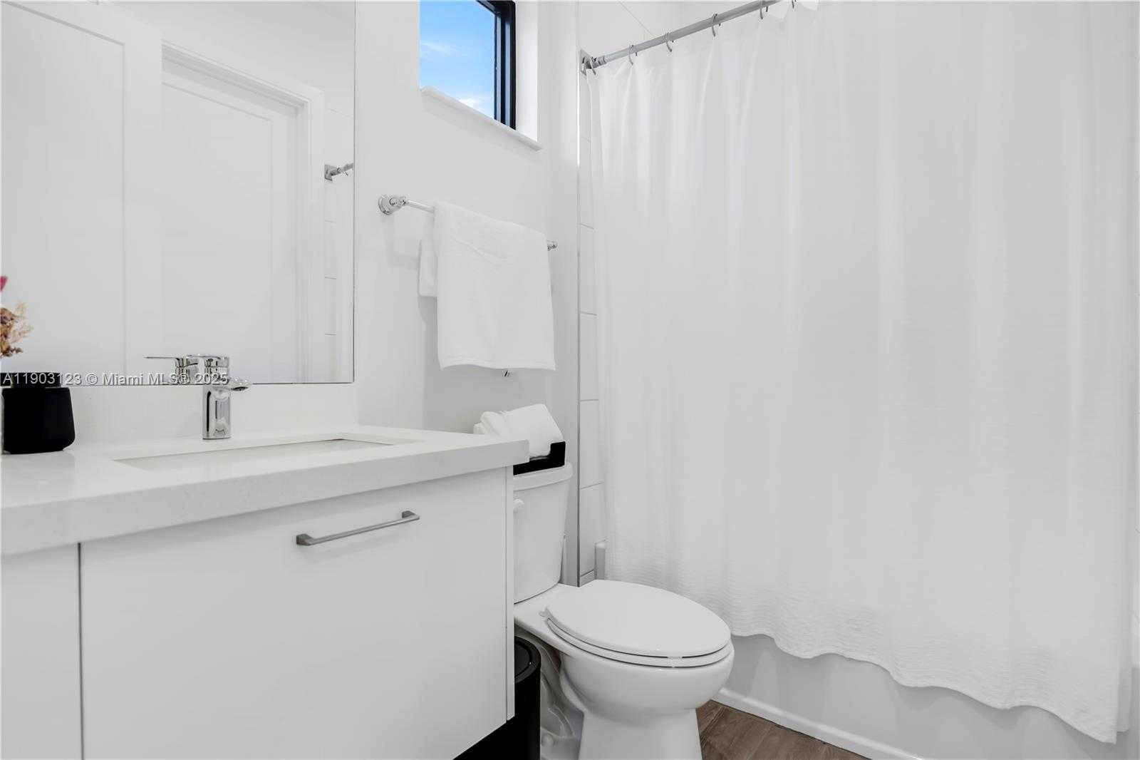 Small Image of 8013 NORTH WEST 42ND ST, Doral Number 29