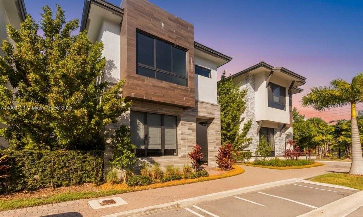 Small Image of 8013 NORTH WEST 42ND ST, Doral Number 3