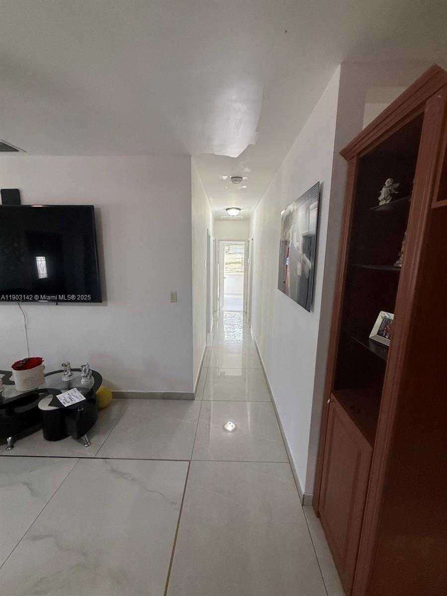 Small Image of 580 NORTH WEST 185TH ST, Miami Gardens Number 12