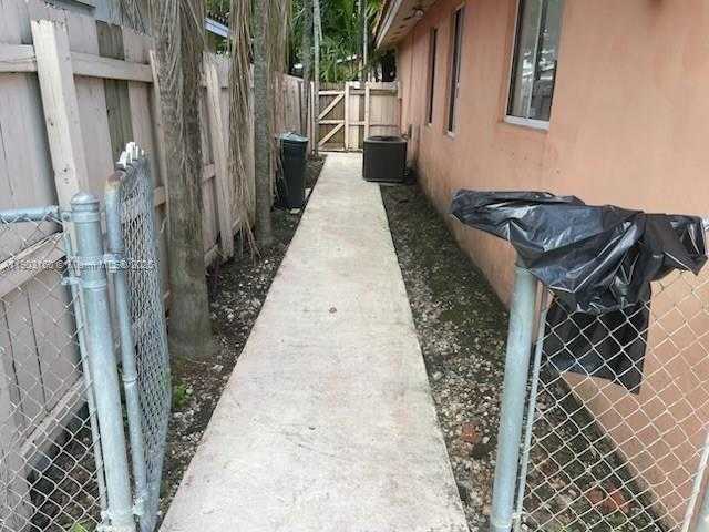 Small Image of 14604 SOUTH WEST 60TH TER, Miami Number 32