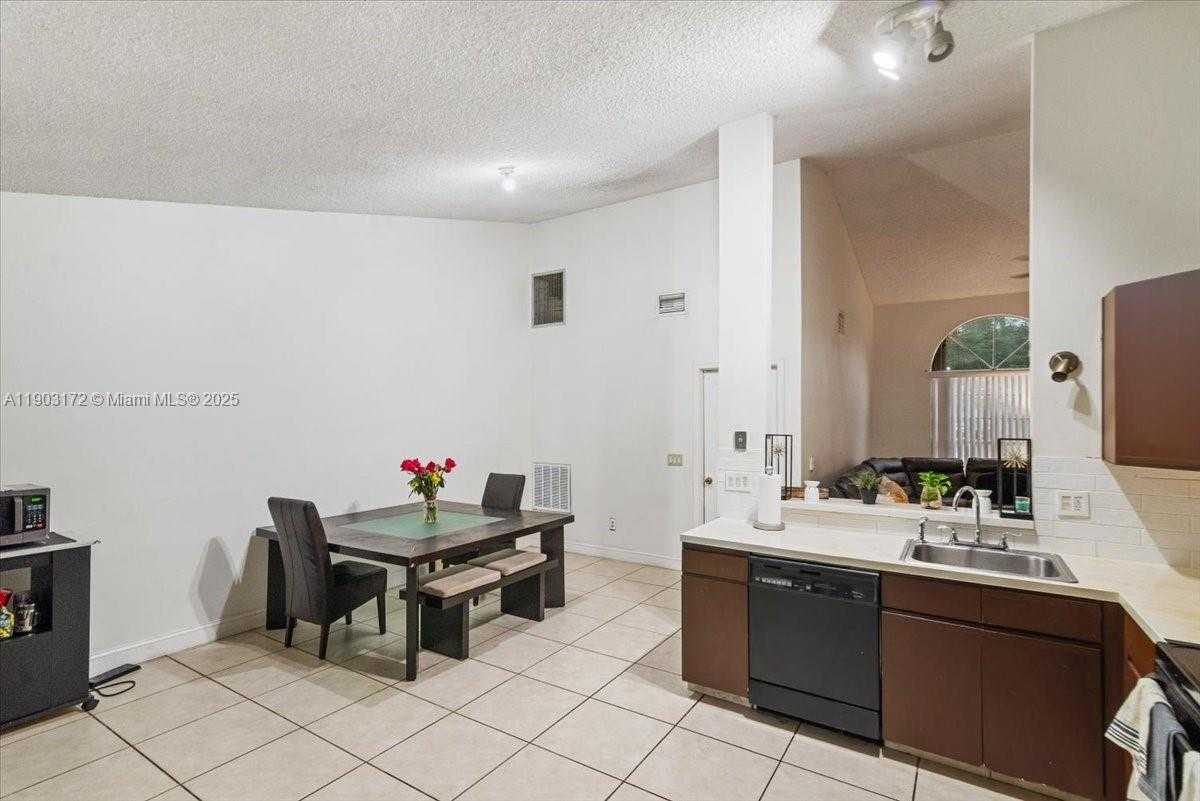 Small Image of 1600 SOUTH WEST 87TH AVE, Pembroke Pines Number 12