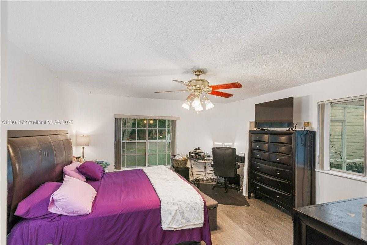 Small Image of 1600 SOUTH WEST 87TH AVE, Pembroke Pines Number 14