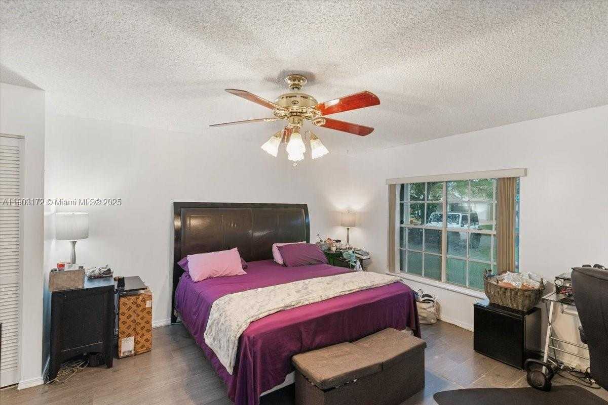 Small Image of 1600 SOUTH WEST 87TH AVE, Pembroke Pines Number 15