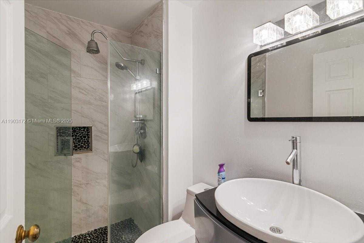 Small Image of 1600 SOUTH WEST 87TH AVE, Pembroke Pines Number 16