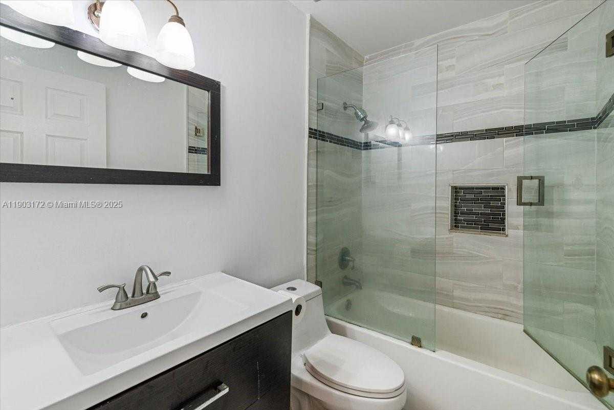 Small Image of 1600 SOUTH WEST 87TH AVE, Pembroke Pines Number 18