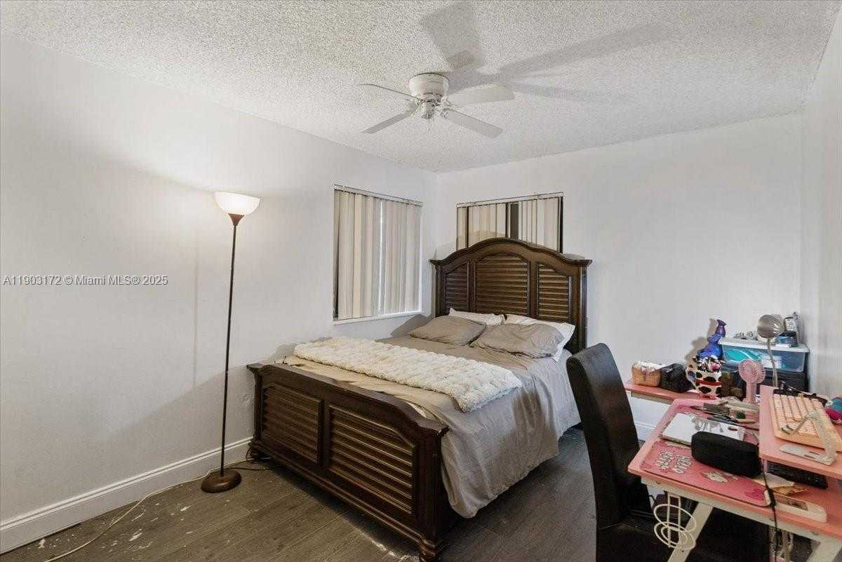 Small Image of 1600 SOUTH WEST 87TH AVE, Pembroke Pines Number 19