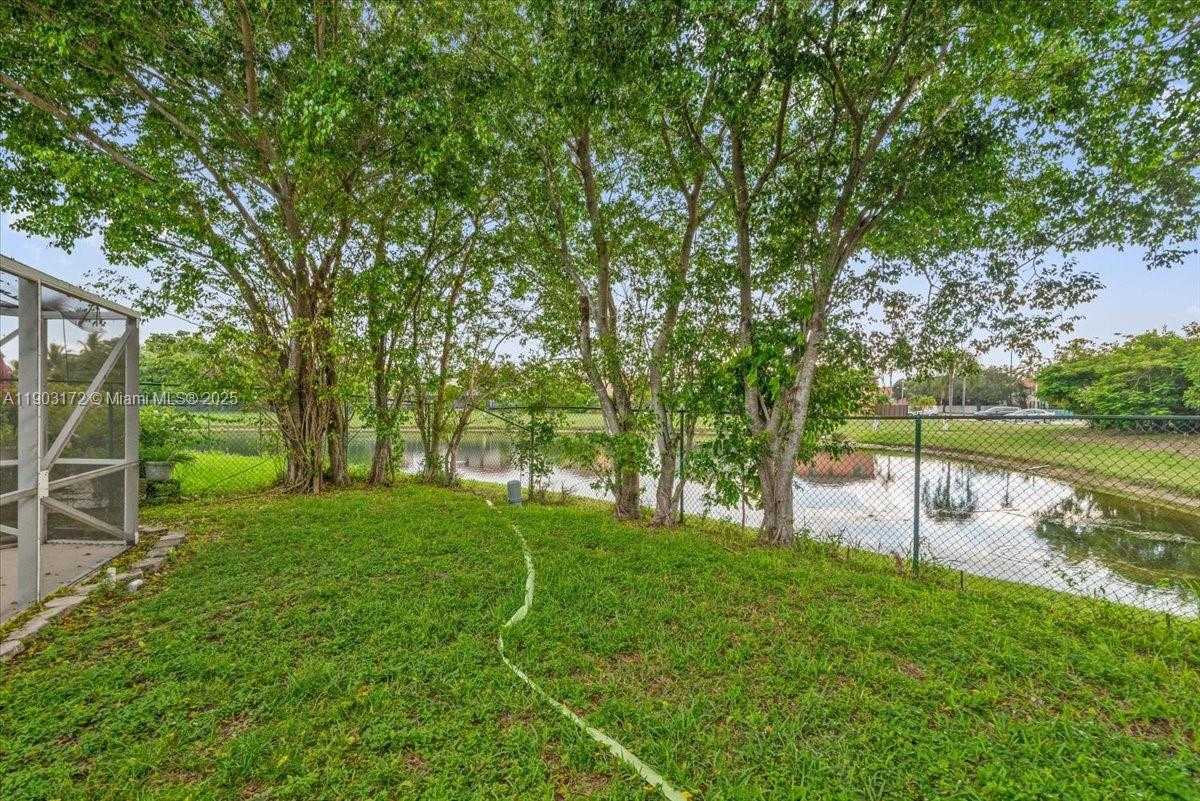 Small Image of 1600 SOUTH WEST 87TH AVE, Pembroke Pines Number 24